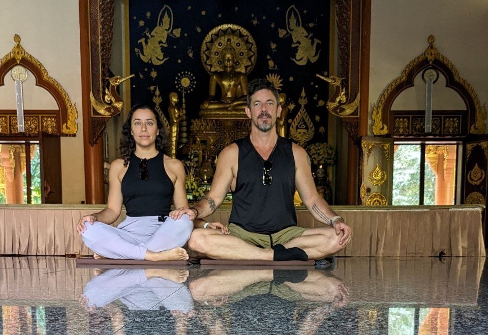 Kat and Andy meditating in a Thai temple